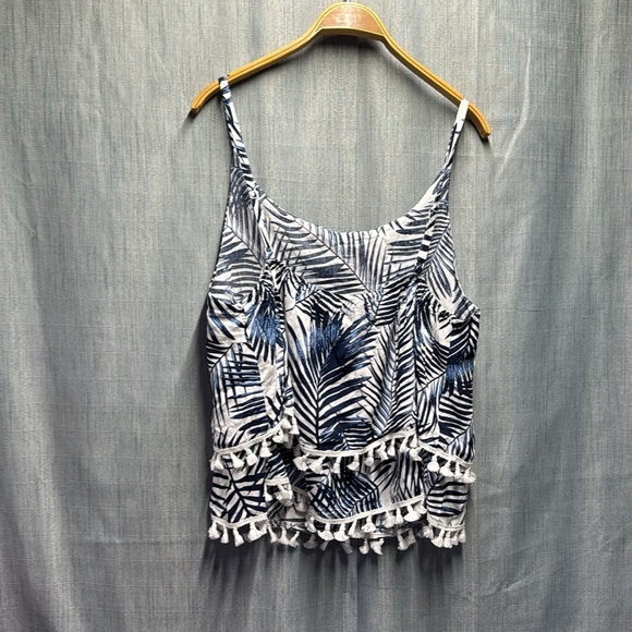 🚩 Molly Bracken Blue and White Sleeveless top size XL NWT - Picture 5 of 6